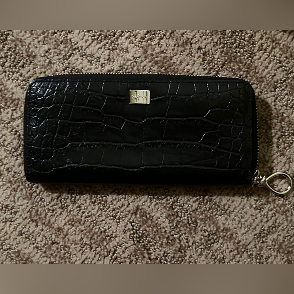 Cole Haan Leather Wallet ❤️ Pretty and really good used condition